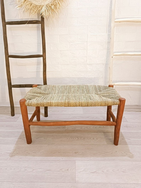 Handgemaakte mahoniehouten bank met geweven koordzitting: Marokkaanse boho-decoratie – Bankjes, Wood (photo 5 of 6)