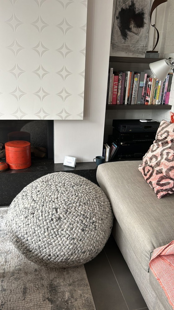 Image 1 of Handgefertigter Pouf aus 100 % Wolle
