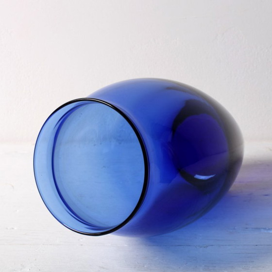 Image 1 of Vintage glazen vaas in kobaltblauw / Woondecoratie uit het midden van de 20e eeuw / Italië / jaren 70