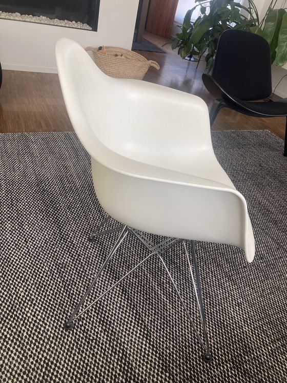 Image 1 of 6 coques Eames DAR (sans base)