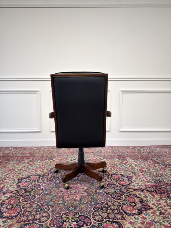 Set Klassische englische Chesterfield Bürostühle – Leather, Wood (photo 7 of 11)