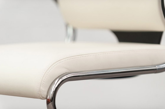 Image 1 of Dauphin In Touch 5409 Vergaderstoel