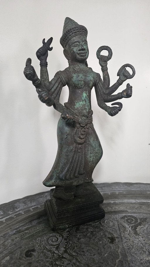 Heavy bronze Asian statue with multiple arms – sculptural statement