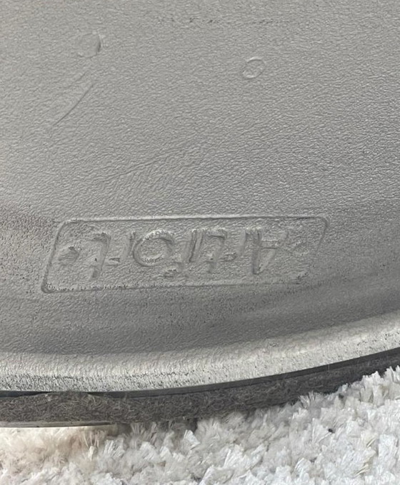 Image 1 of Artifort Circle 3 table oval rare