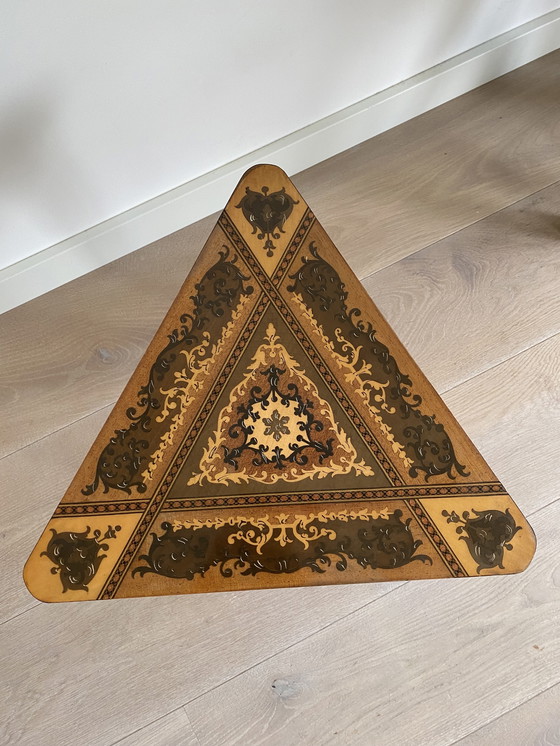 Image 1 of Table d'appoint vintage en forme de boîte à musique de style rococo italien