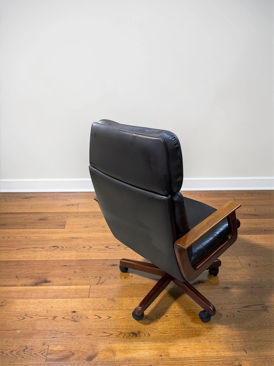 Vintage Mid Century Draaistoel uit Noorwegen – Leer & Teak | Jaren 60/70 | Scandinavisch Modern (photo 8 of 14)
