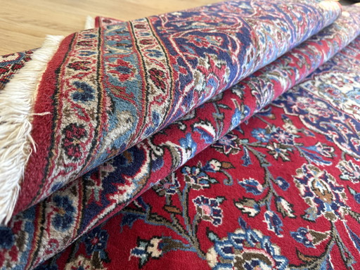 Gran alfombra persa anudada a mano según la tradición Kashan (352 × 247 cm)