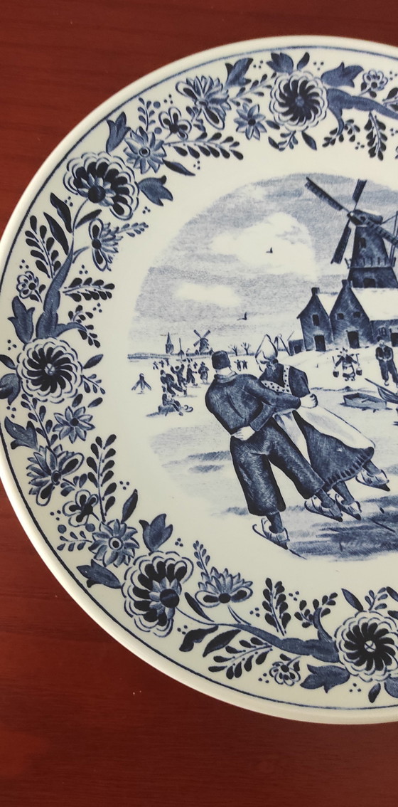 Image 1 of Lot de 2 assiettes murales vintage en faïence de Delft – Boch Belgium / Sphinx royal