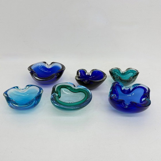 Image 1 of 1 van 6 Mid century design blue murano glass bowls, 1970’s