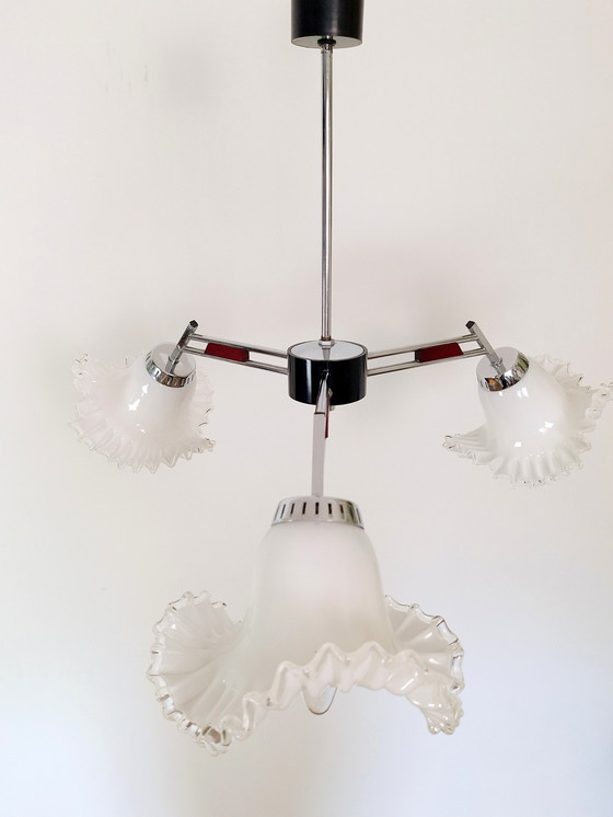 Image 1 of Vintage kroonluchter, 3 Arm Keramiek en Glas Tulp Plafondlamp, Vintage Licht Armatuur, 70s Hanglamp, Mid Century Modern Lam