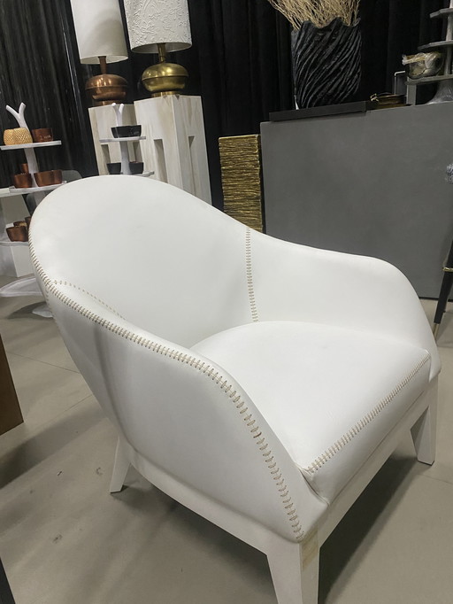 Lounge aus weißem, mattem Leder.