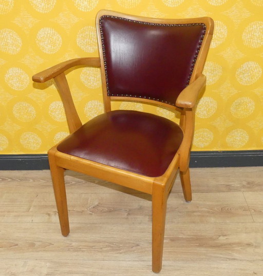 Poltrona imbottita con nucleo a molla in pelle skai oxblood rivetti decorativi sedia da ufficio anni '60 retrò