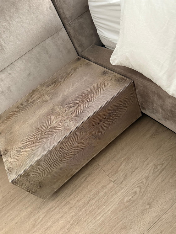 Image 1 of Exklusives Fendi-Bett