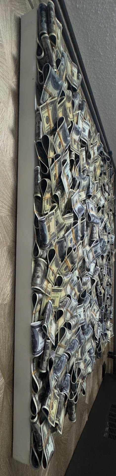 Muro de dinero de Ghost-Art – Esculturas, Other (photo 3 of 5)