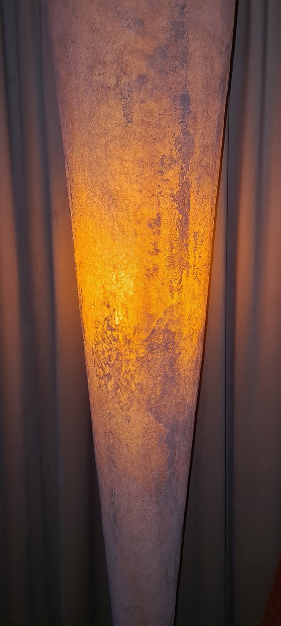 Image 1 of Stehlampe – Carreno Angel
Für das Kunststudio La Rocha