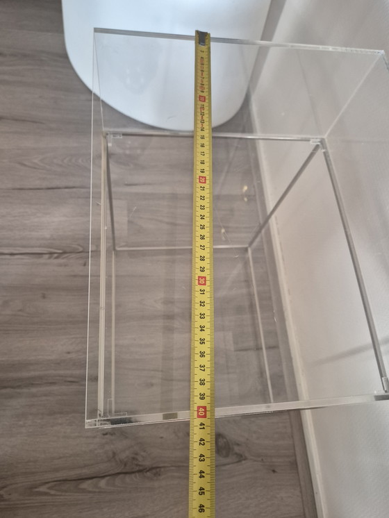 Image 1 of Table d'appoint moderne en plexiglas et aluminium