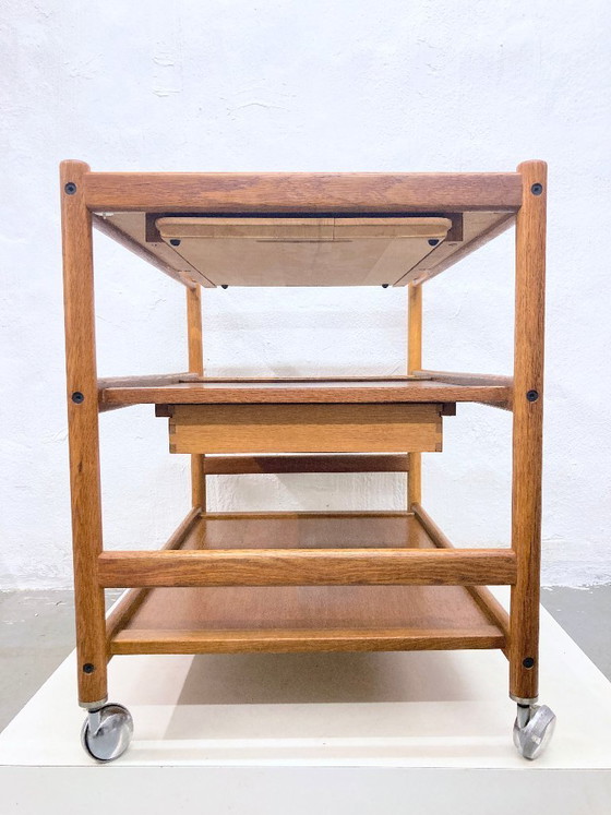 Image 1 of Dyrlund serveerwagen van eikenhout en resopal, Deens design uit de jaren 60/70.