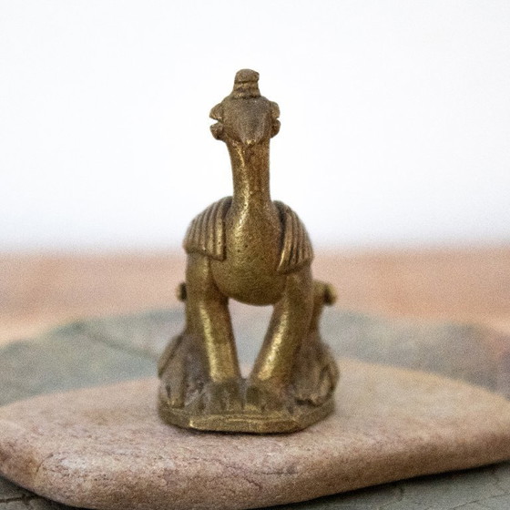 Image 1 of Peso per bilancia antico in ottone, serpentario africano con pulcini