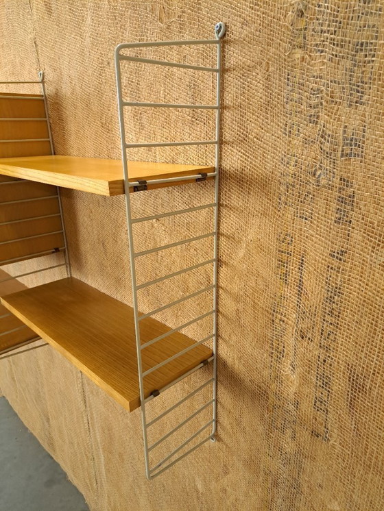 Image 1 of Sistema di parete modulare String con armadio e ripiani