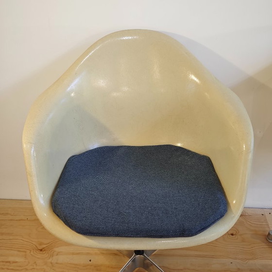 Image 1 of Vintage fiberglass bureau stoelen Herman Miller Eames