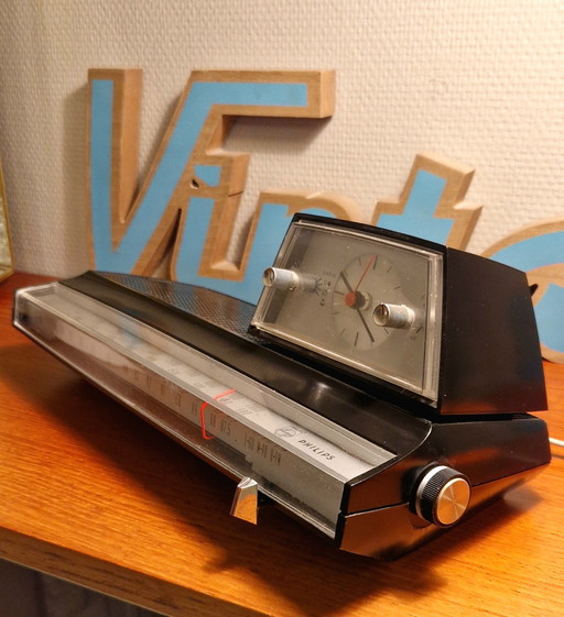 Philips vintage wekkerradio uit het ruimtetijdperk