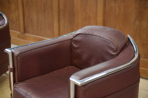 Een paar fauteuils in de stijl van Le Corbusier, jaren 70.