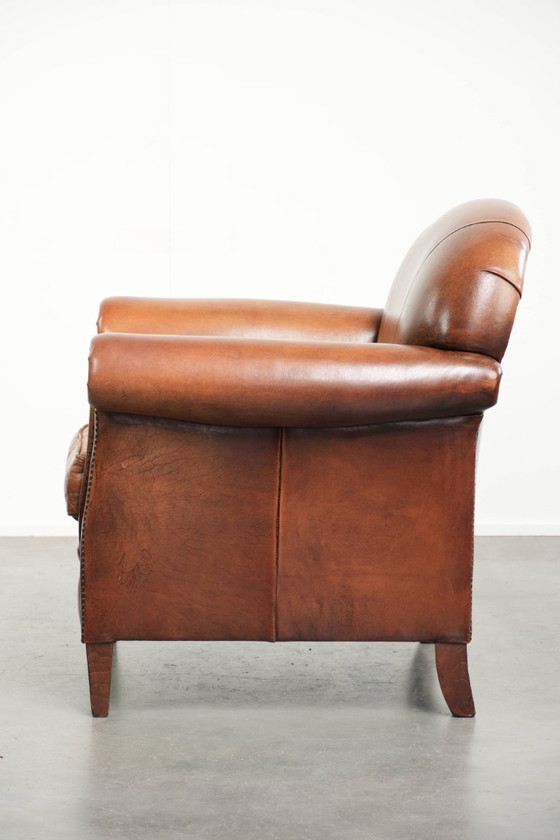 Vintage schapenleren armchair met een comfortabele zit en afgewerkt met siernagels – Fauteuils, Leather (photo 5 of 14)