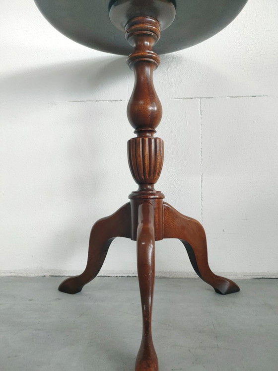 'Grandma Chic' Antique English Wine Table / Tripod Side Table (Solid Mahogany, Circa 1890) – With Glass Top (photo 4 of 12)