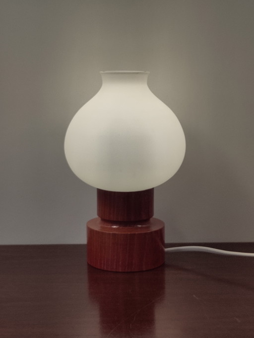 Lámpara vintage con base de madera