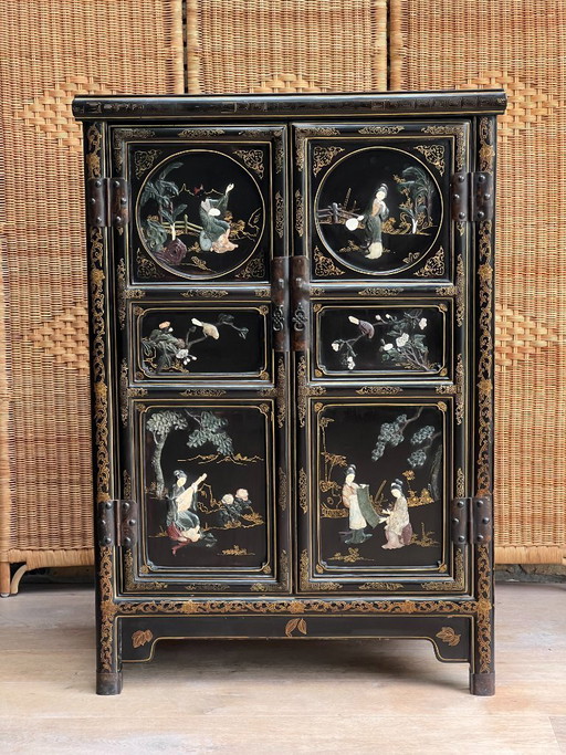 Armario chinoiserie antiguo con incrustaciones de nácar - Armario lacado chino