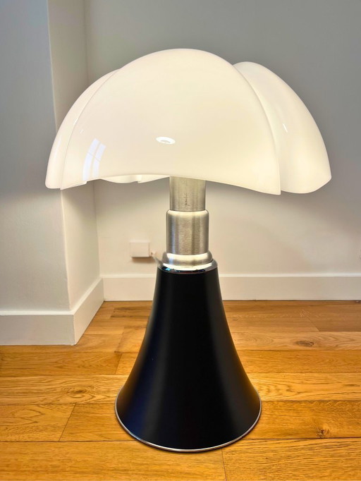 Pipistrello 620 Testa di Moro di Gae Aulenti – LED dimmerabile – New Old Stock