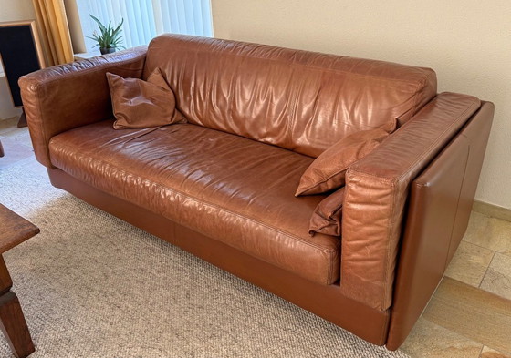 Two 2.5-seater Gelderland sofas designed by Jan des Bouvrie – Leather (photo 3 of 7)