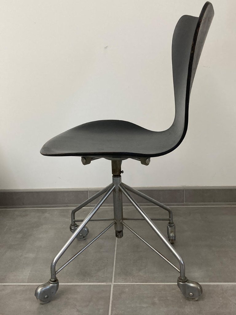 1 Fritz Hansen - Arne Jacobsen - Chair - Series 7 - Steel, plywood