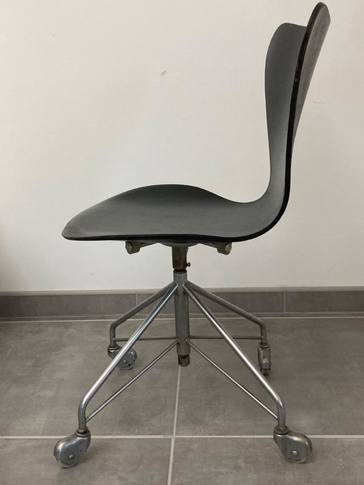 1 Fritz Hansen - Arne Jacobsen - Chaise - Série 7 - Acier, contreplaqué - 1963