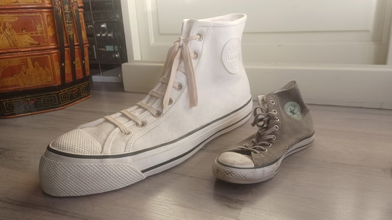 Image 1 of Decorazione promozionale per la vetrina delle sneakers alte USKeds in stile Pop Art.