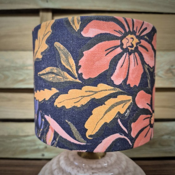 Image 1 of Lampe à poser, lampe de chevet, pied verre de Clichy rose et abat-jour cylindrique fleuri