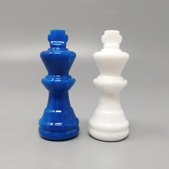 Image 1 of Splendido set di scacchi anni '70 in alabastro Volterra, azzurro cielo e bianco, realizzato a mano. Made in Italy.