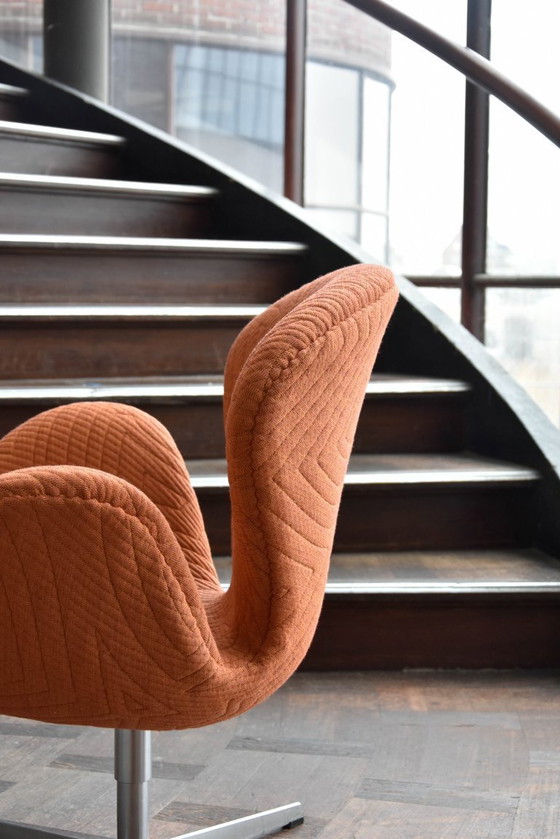 Image 1 of Fritz Hansen Schwanenstuhl