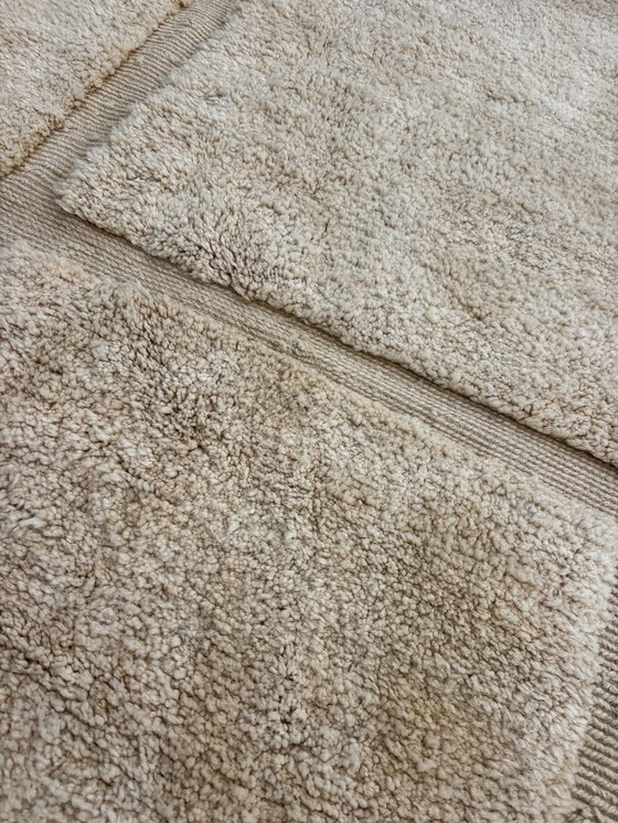 Image 1 of Moderner weißer marokkanischer Mrirt-Wollteppich 200 x 260 cm – Abstrakter handgewebter Berberteppich