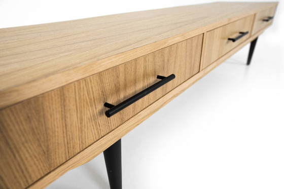 Image 1 of Buffet bas en chêne 3 tiroirs - L01