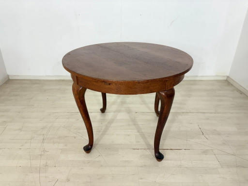 Classic Chippendale dining table – Round extendable table made of solid wood with timeless elegance