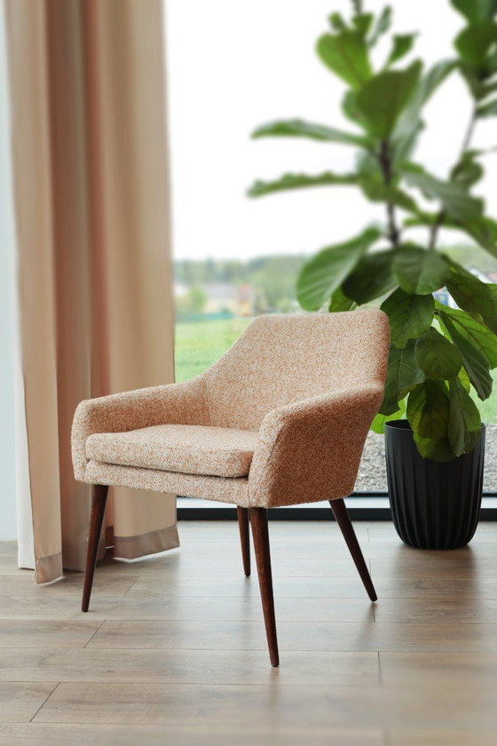 Image 1 of Set van 2 Clubfauteuils Vintage Paire Lounge Chairs Tijdloze Boucle Wit & Oranje Stoffering