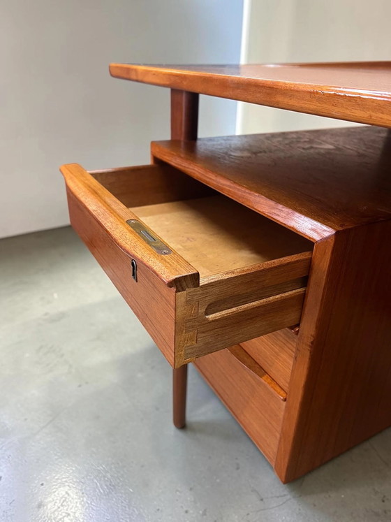 Bureau en teck Peter Løvig Nielsen, Danemark années 1960, autoportant, bureau de direction Mid Century (photo 4 of 17)