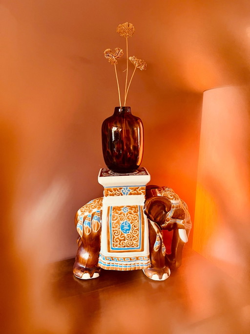 Hermoso elefante de porcelana vintage