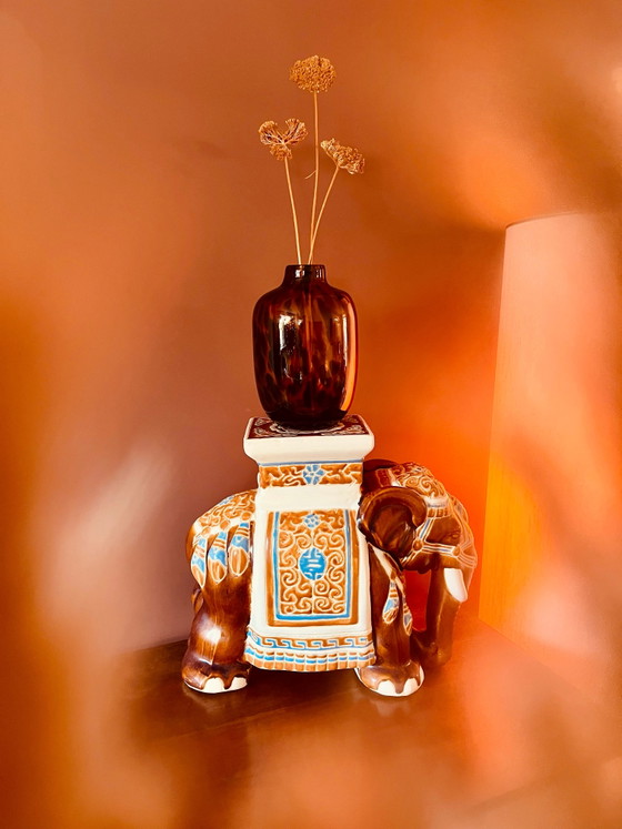 Image 1 of Magnifique éléphant en porcelaine vintage
