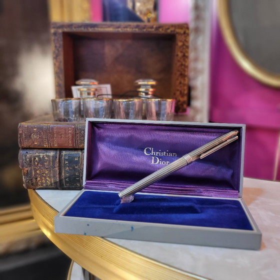 Image 1 of Penna a sfera scanalata Dior, metallo argentato, anni '70 - Francia