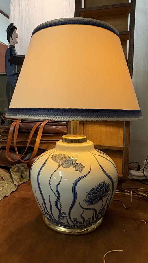 Lampe vintage en céramique avec décor de lotus, Italie vers les années 1980