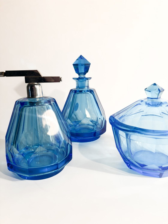 Ensemble de toilette en verre bleu clair des années 1950 – Objets déco, Glass (photo 3 of 9)