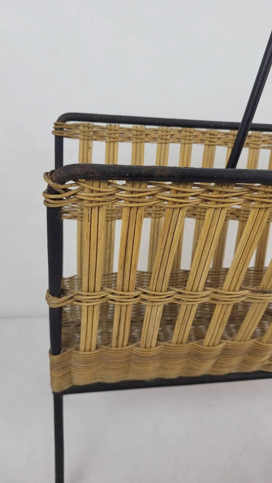 Raoul Guys 1950's magazine rack – Wicker, Metal, Vintage (photo 5 of 6)