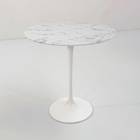 Image 1 of Mesa auxiliar Tulip de mármol de Eero Saarinen para Knoll, década de 1970